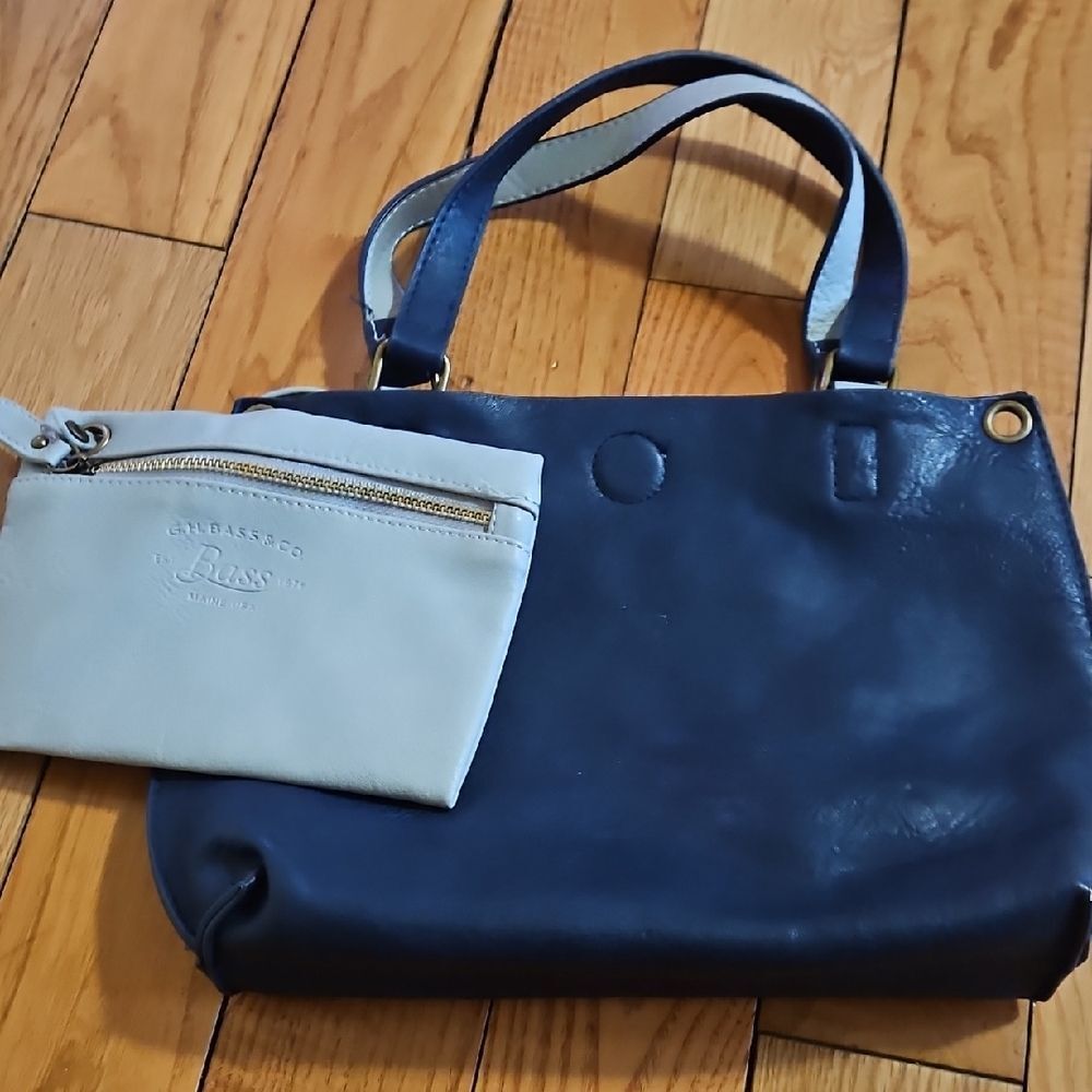 G.H. Bass & Co. Navy and Cream Shoulder Bag Set